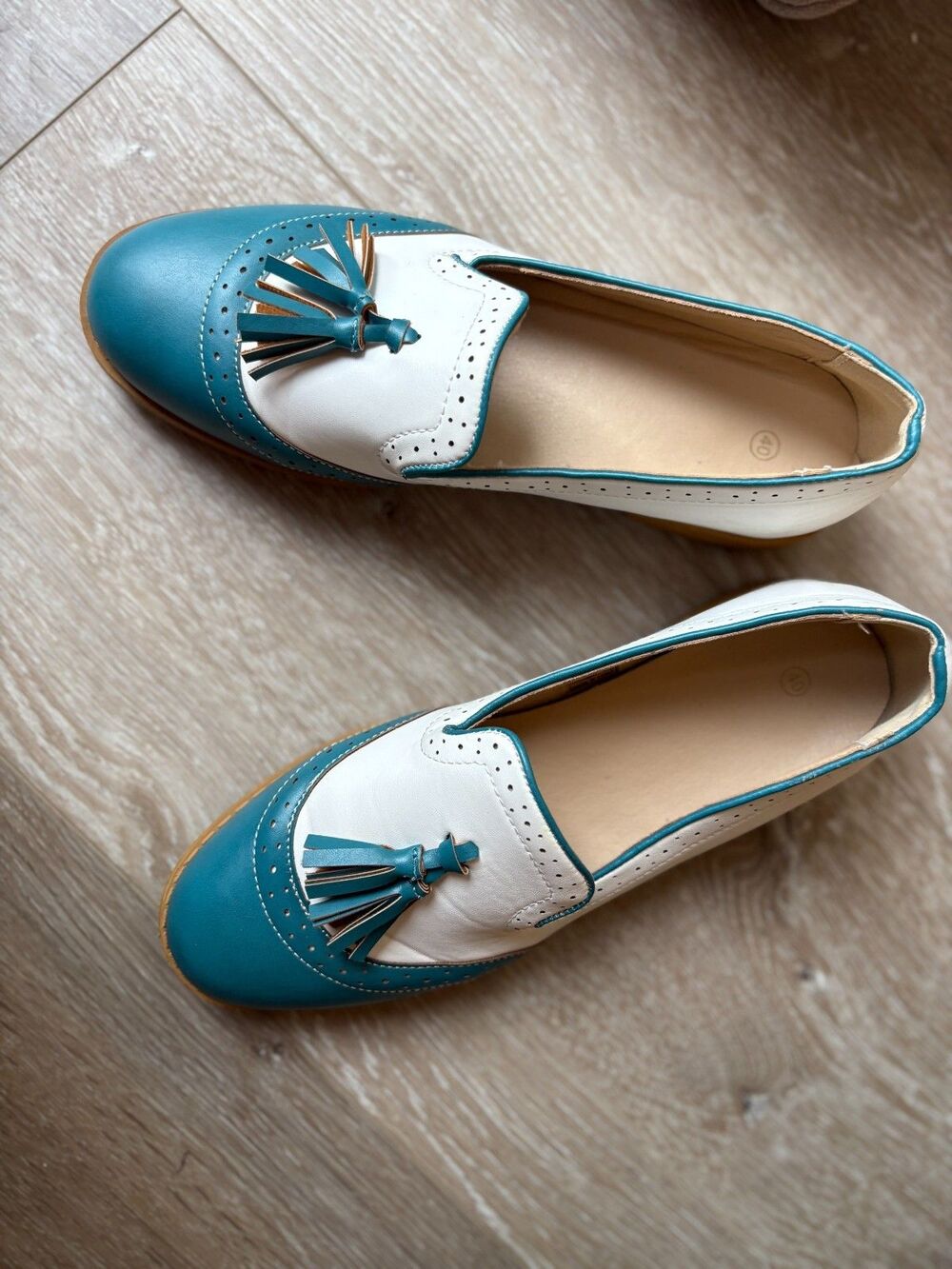 White Blue Saddle Shoes Women’s Size 40 Loafers Oxford Tassel Slip On EUC